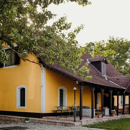 Bed & Breakfast Tusculanum Udvarház