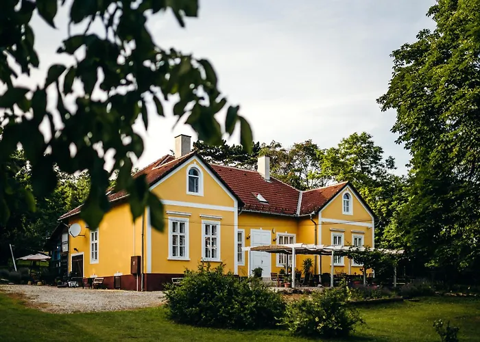 Tusculanum Udvarház Bed & Breakfast *